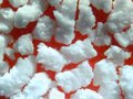 Zrna materiálu pro kostní regeneraci PORESORB-TCP